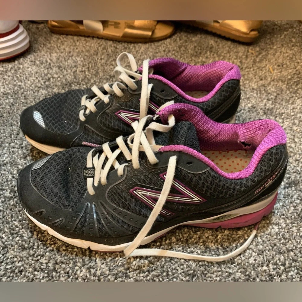New Balance tennis shoes - women’s size 7